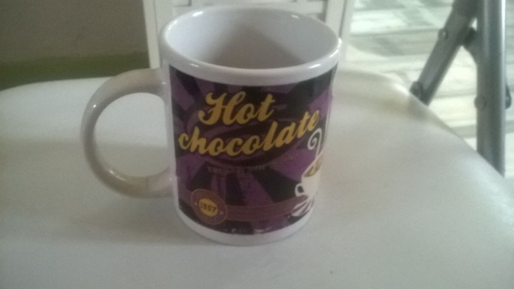 Mug Hot Chocolat
Enjoy since 1957
Excellent etat
10 cm de Cuisine