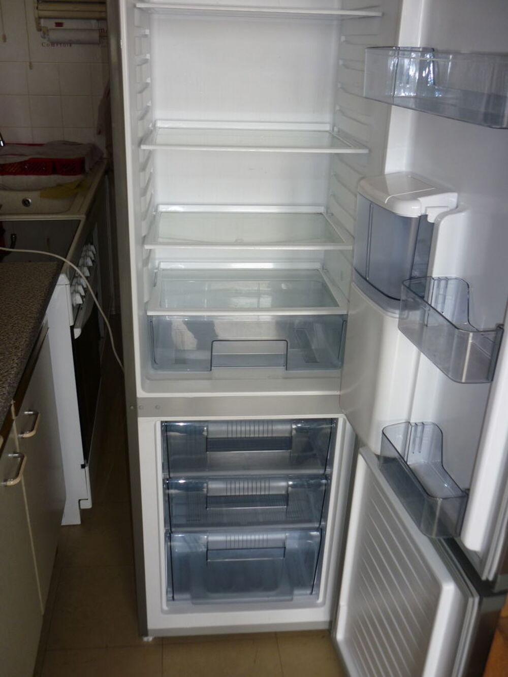 R&Eacute;FRIG&Eacute;RATEUR COMBINE SABA Electroménager