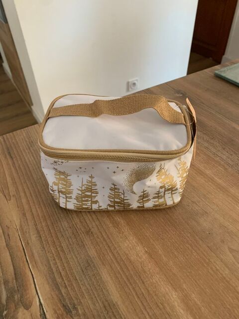 Trousse de toilette   Yves Rocher   - Couleur blanc / 4 Saleilles (66)