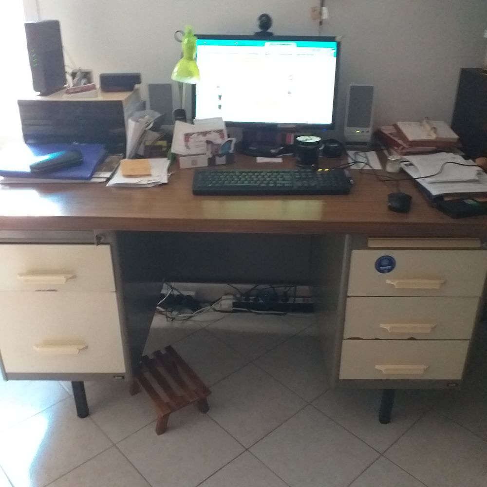 bureau professionnel beige clair dessus marron Meubles