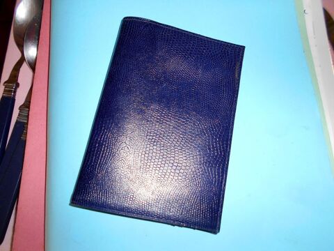 Portefeuille cuir violet  45 Monflanquin (47)