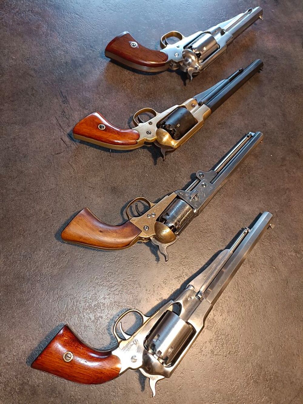REPLIQUES UBERTI et PIETTA Poudre Noire 1851 et 1858 TB &eacute;tat 