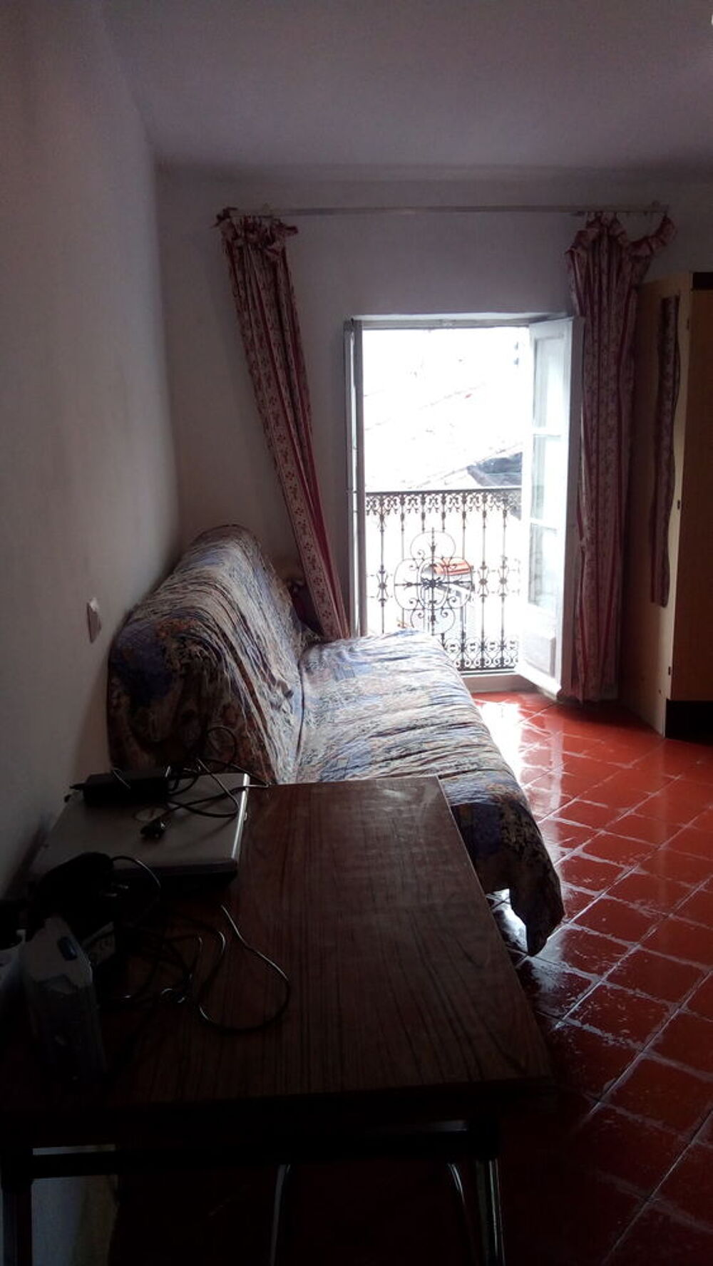 Location Appartement Studio meublé. Eau et taxes d'ordures ménagères incluses Béziers