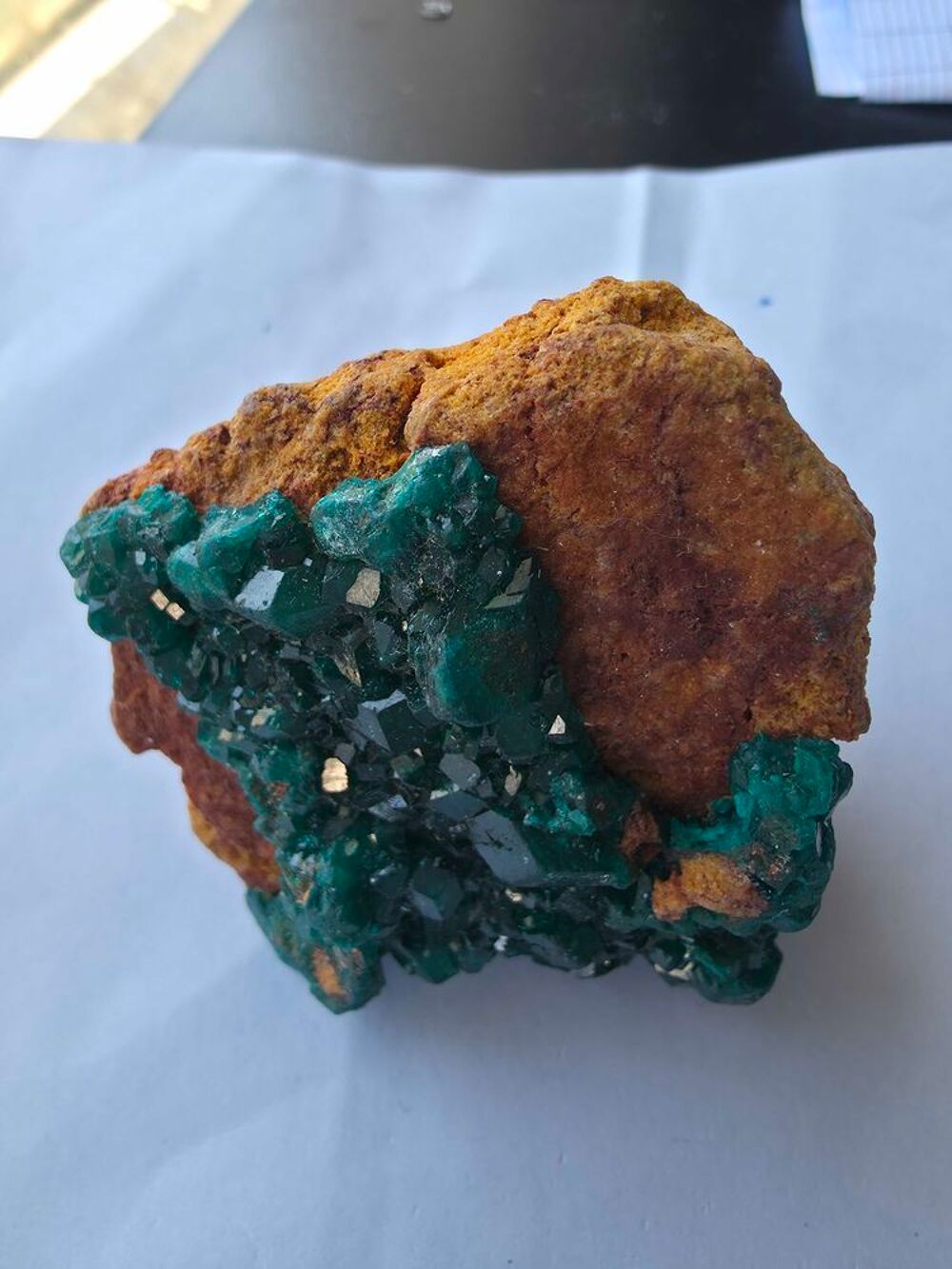 Min&eacute;ral de Collection : Superbe Dioptase sur Gangue du Katanga(105g) 