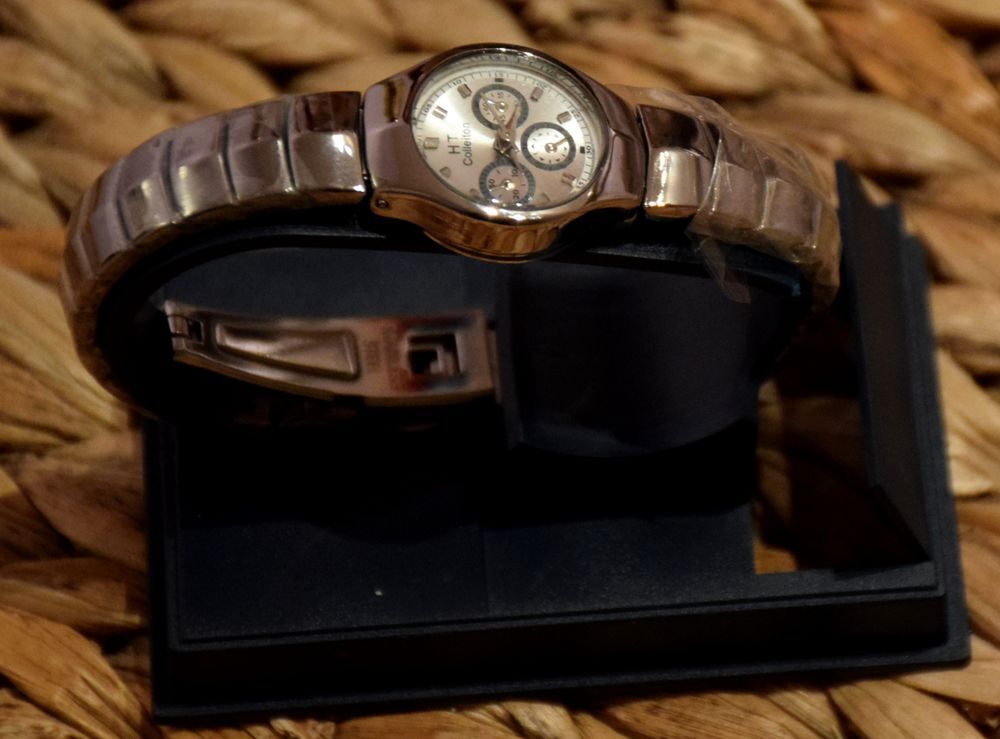 Montre Femme M&eacute;tal Neuve. Montre et Bracelet. Bijoux et montres