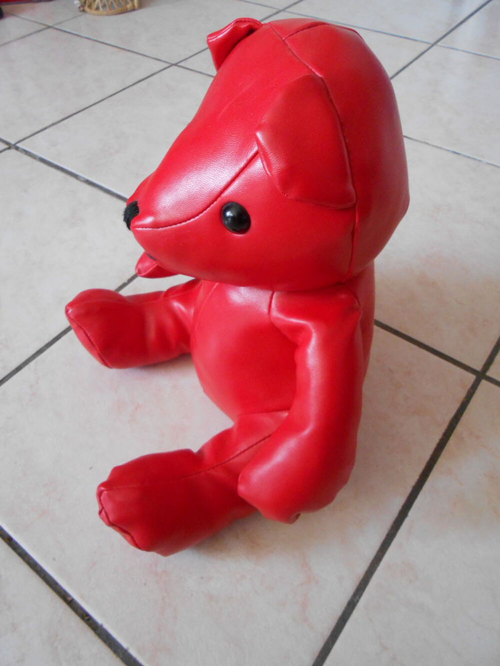 UN NOUNOURS ROUGE Jeux / jouets
