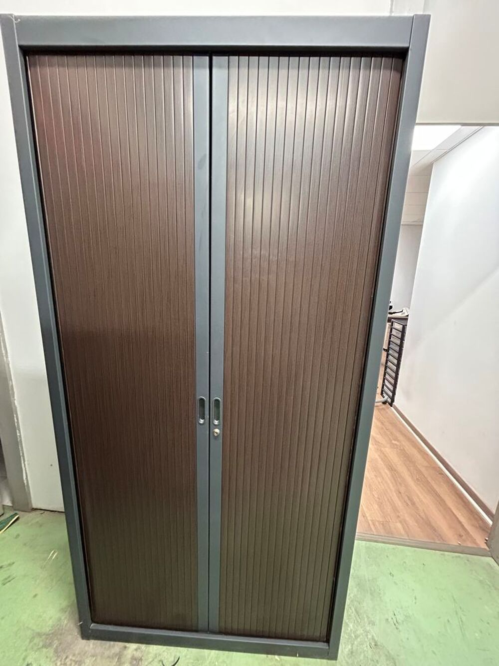 Armoire haute rideaux coulissants 
Meubles