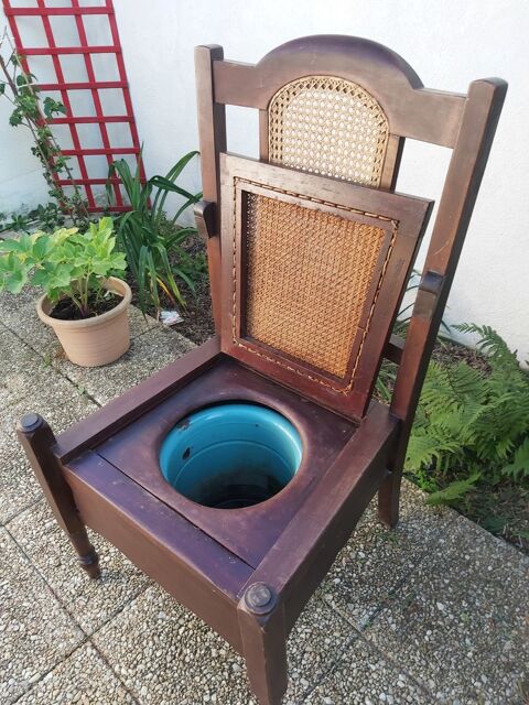 Chaise percée ancienne en bois avec détails cannage 80 Saintes (17)