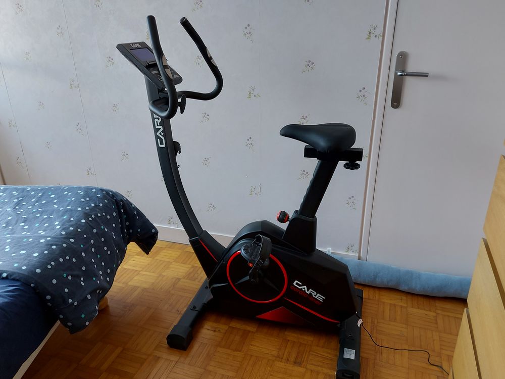 v&eacute;lo d'appartement marque care fitness Vélos