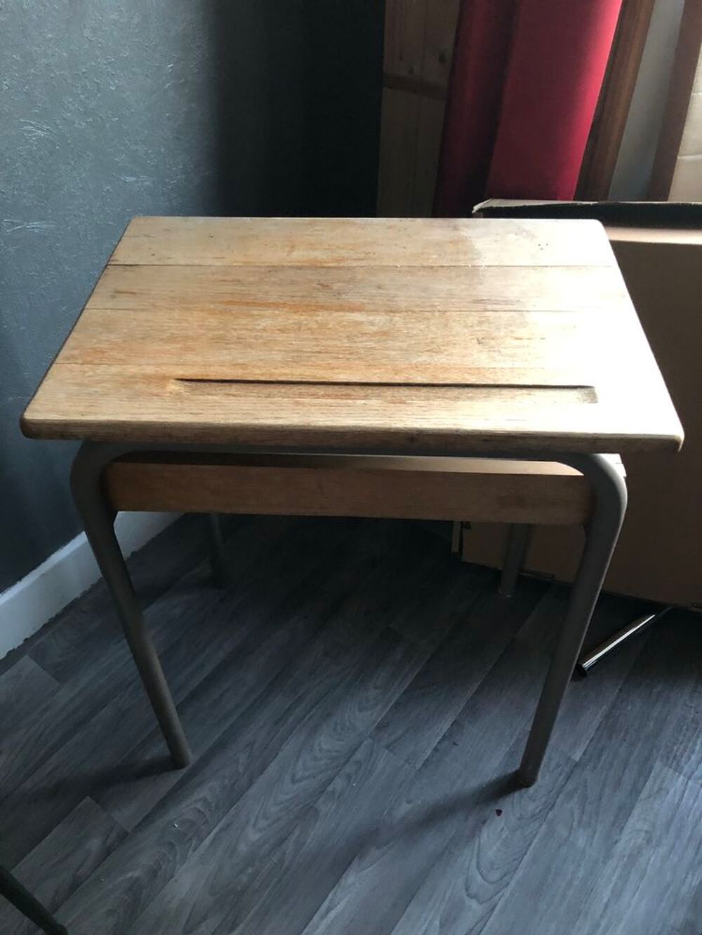 Table &eacute;colier. Meubles