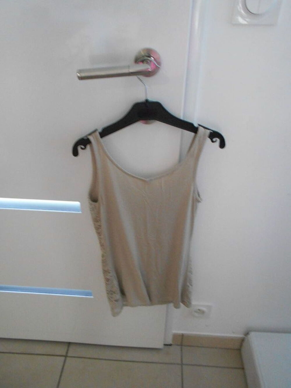 2 d&eacute;bardeurs beige dentelle devant Pinkie 34/XS parfait &eacute;tat Vêtements