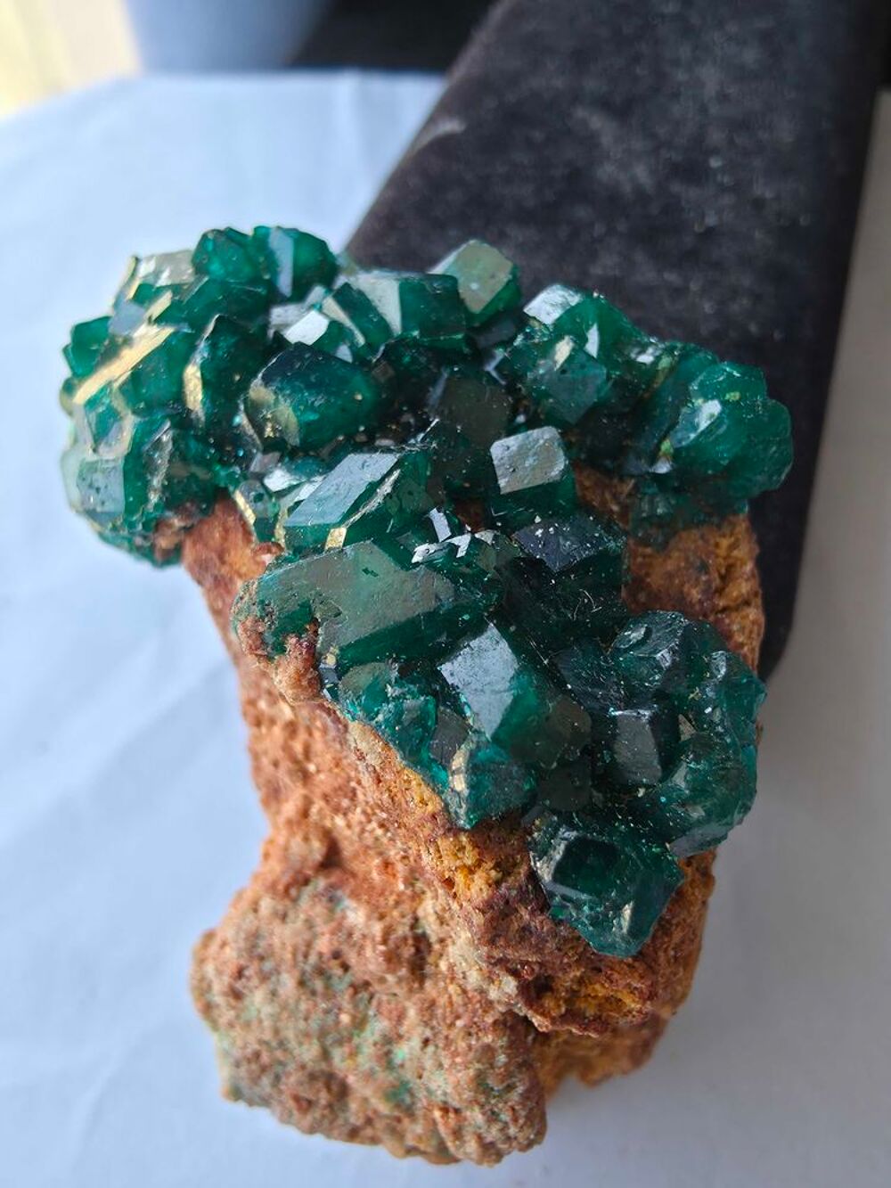 Min&eacute;ral Rare de Collection : Dioptase sur Matrice-Congo(RDC)-56g 