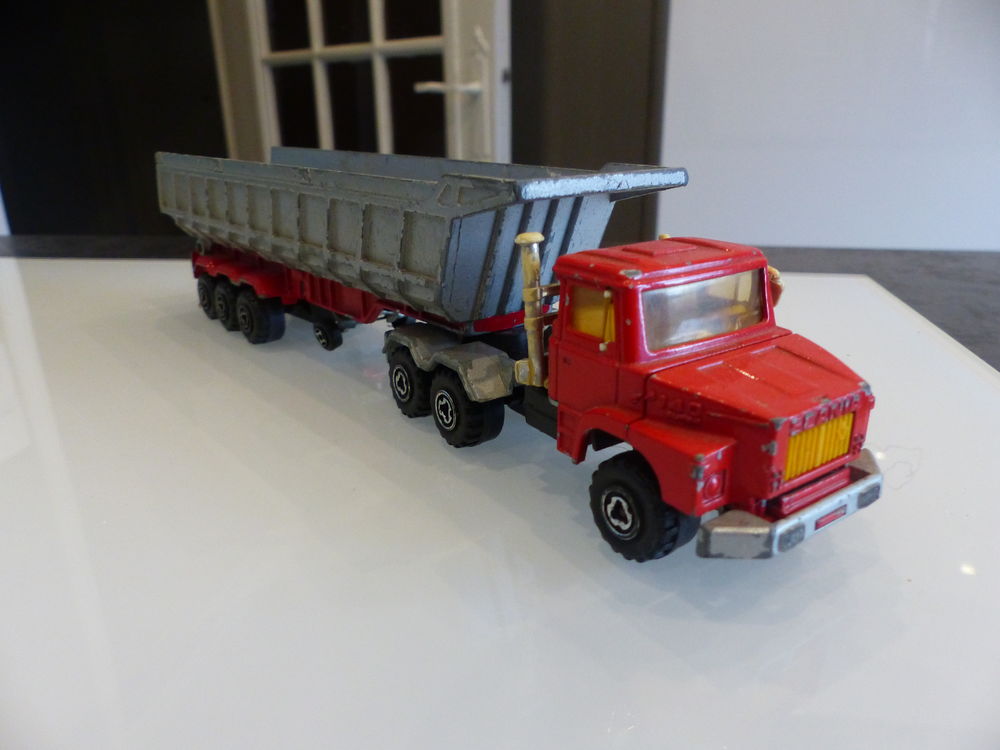 ensemble routier (tracteur + semi-remorque 
