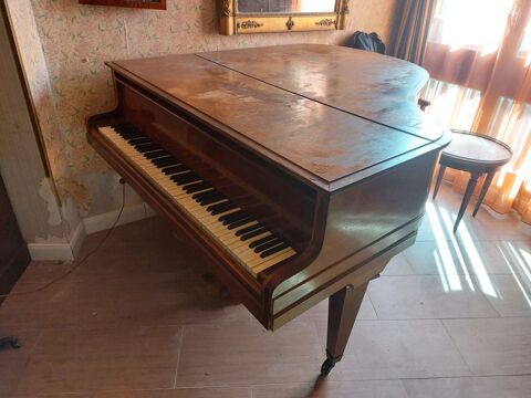Donne piano Pleyel ancien Le Chesnay (78)