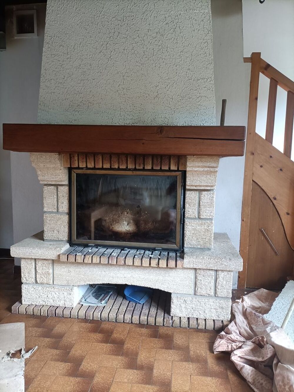 Chemin&eacute;e Godin en pierre du Gard Bricolage