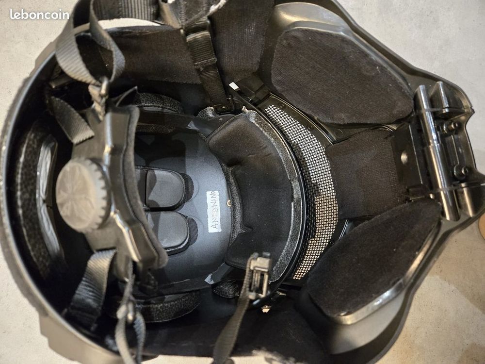 Casque int&eacute;gral noir grillag&eacute; airsoft/paintball Sports