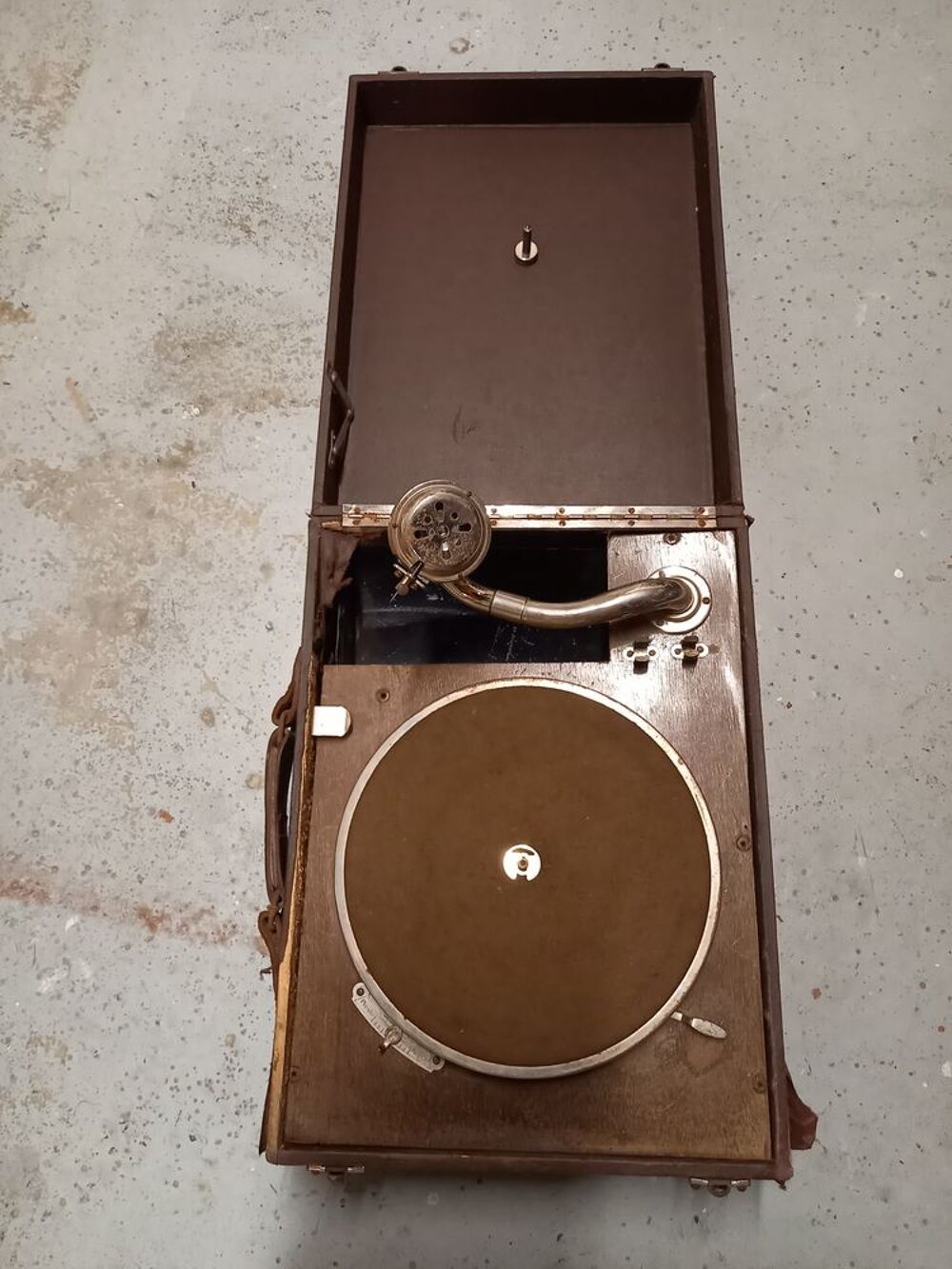 Vieux tourne disque gramophone marque nicoletta Décoration