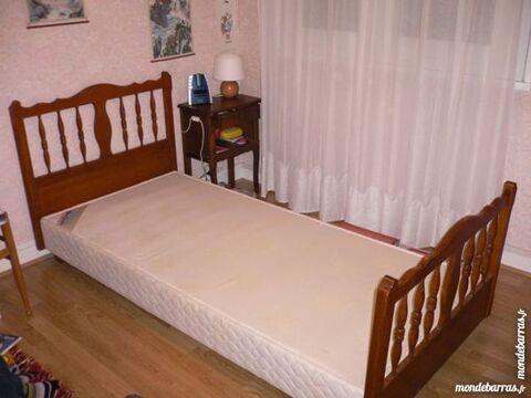 Sommier + r�te et pied de lit + chevet 150 Paris 17 (75)