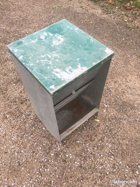 Mangeoire/distributeur � grain/poule/pigeon/volaille 35 Castres (81)