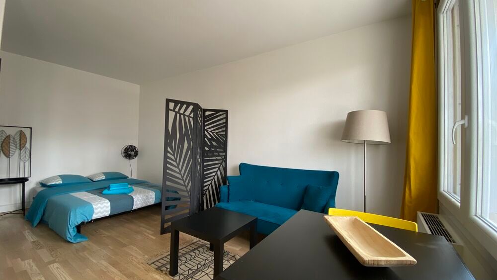 Location Appartement Grand studio de 30m2 à côté de la Gare RER E Rosny sous bois Rosny-sous-bois