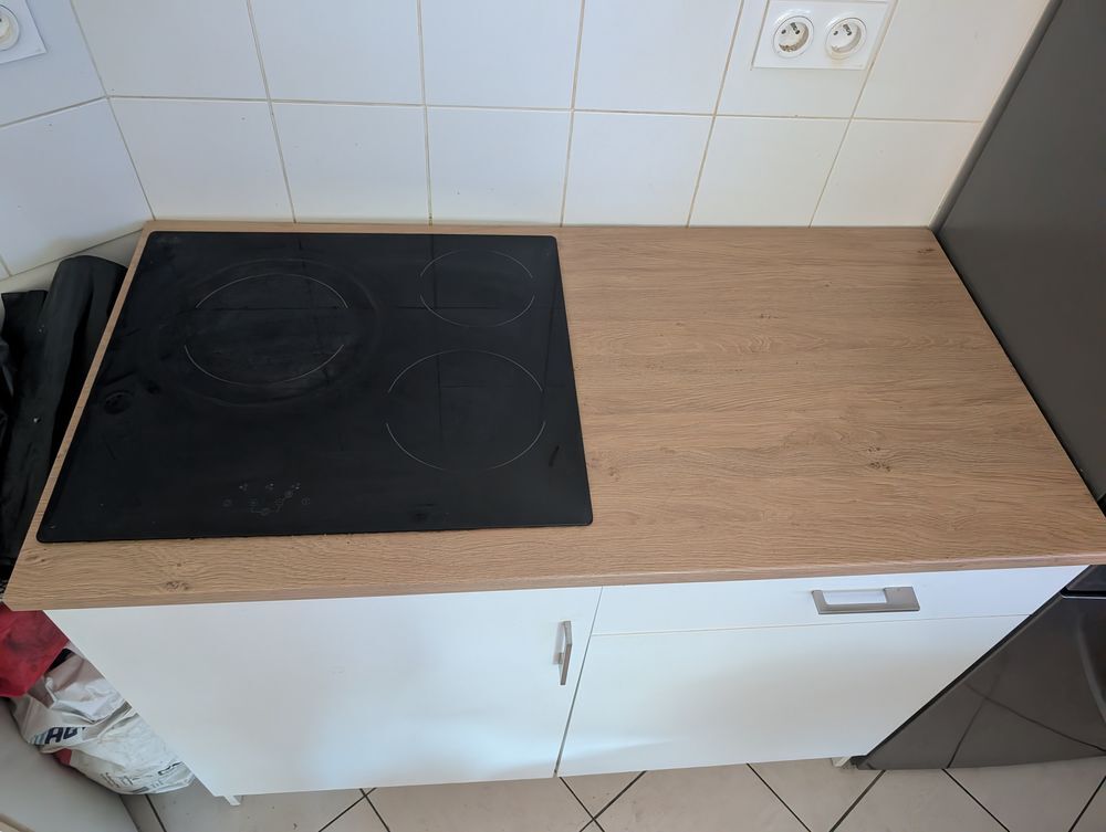 Meuble de cuisine + plan de travail + plaque vitroc&eacute;ramique Electroménager