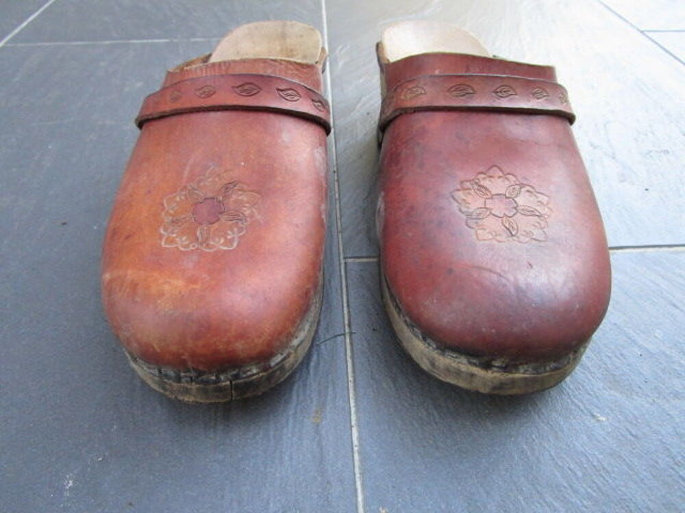 VIEILLE PAIRE DE SABOT BOIS 