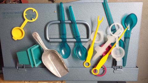Lot diverses petites cuill�res et autres tupperwares 0 M�rignies (59)