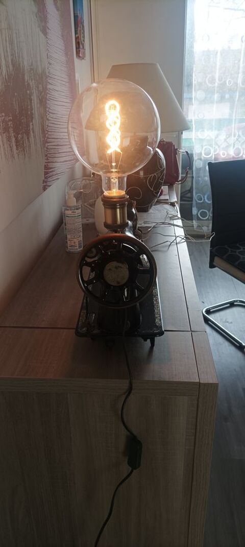 Lampe industrielle ancienne machine  coudre singer  50 Dunkerque (59)