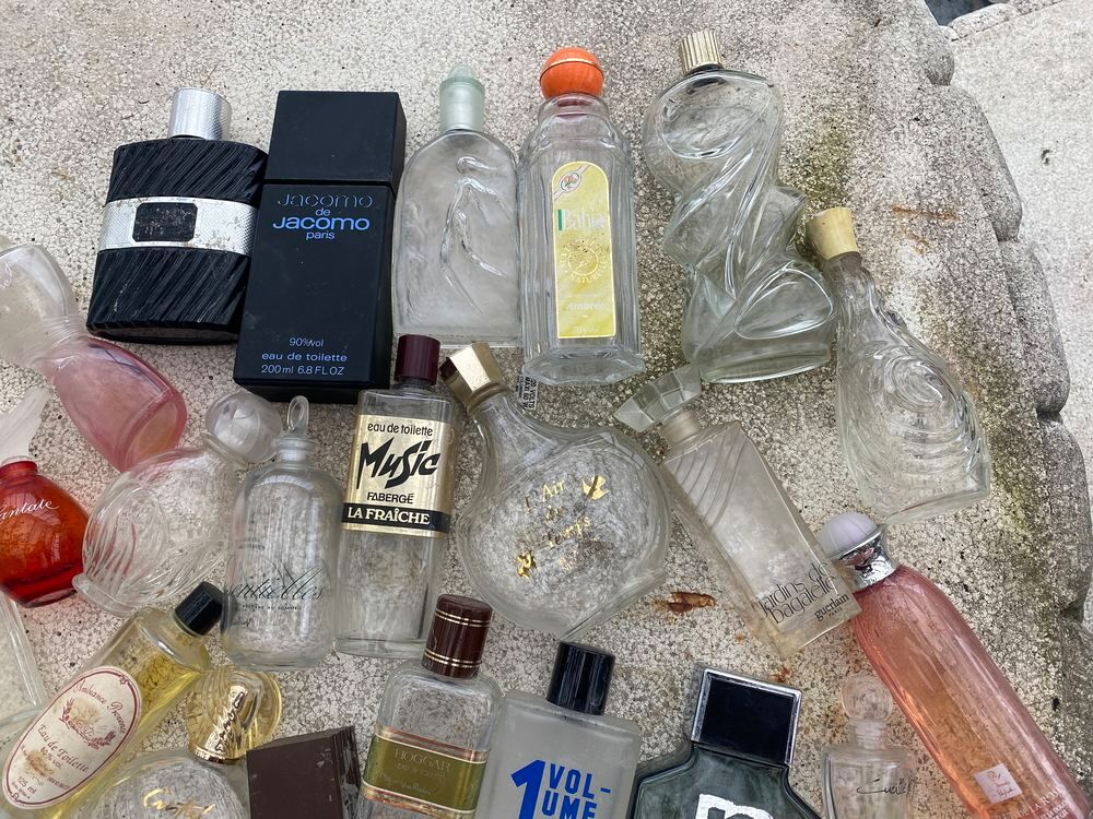 50 bouteilles de parfum vides 