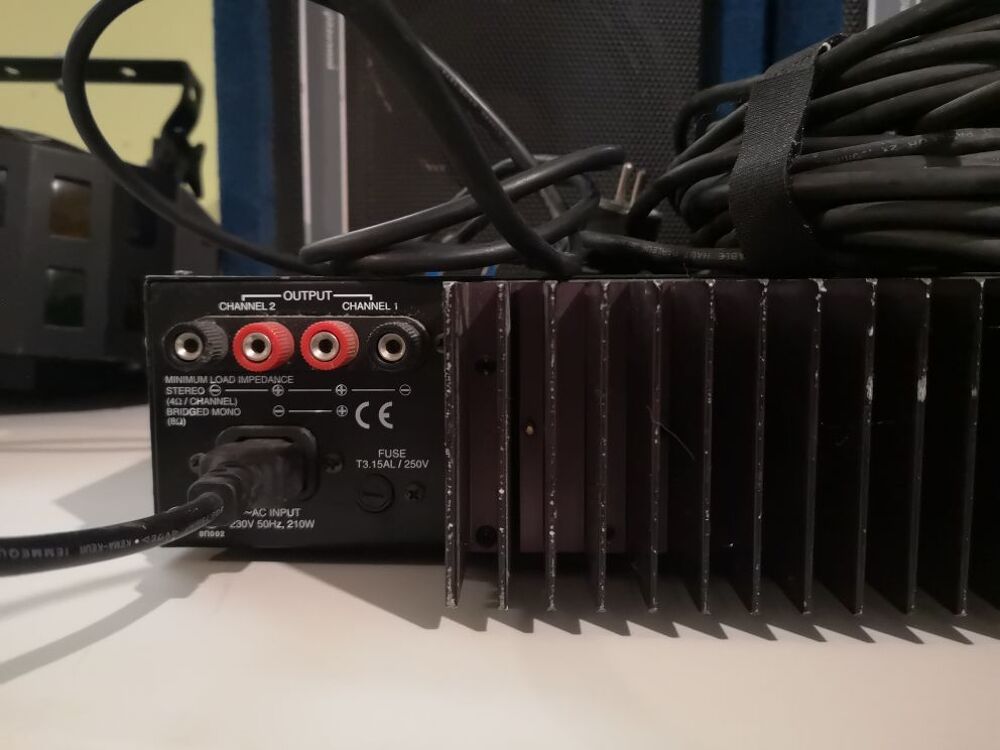 2 enceintes LDM 150 watts avec son amplificateur R 300 Instruments de musique