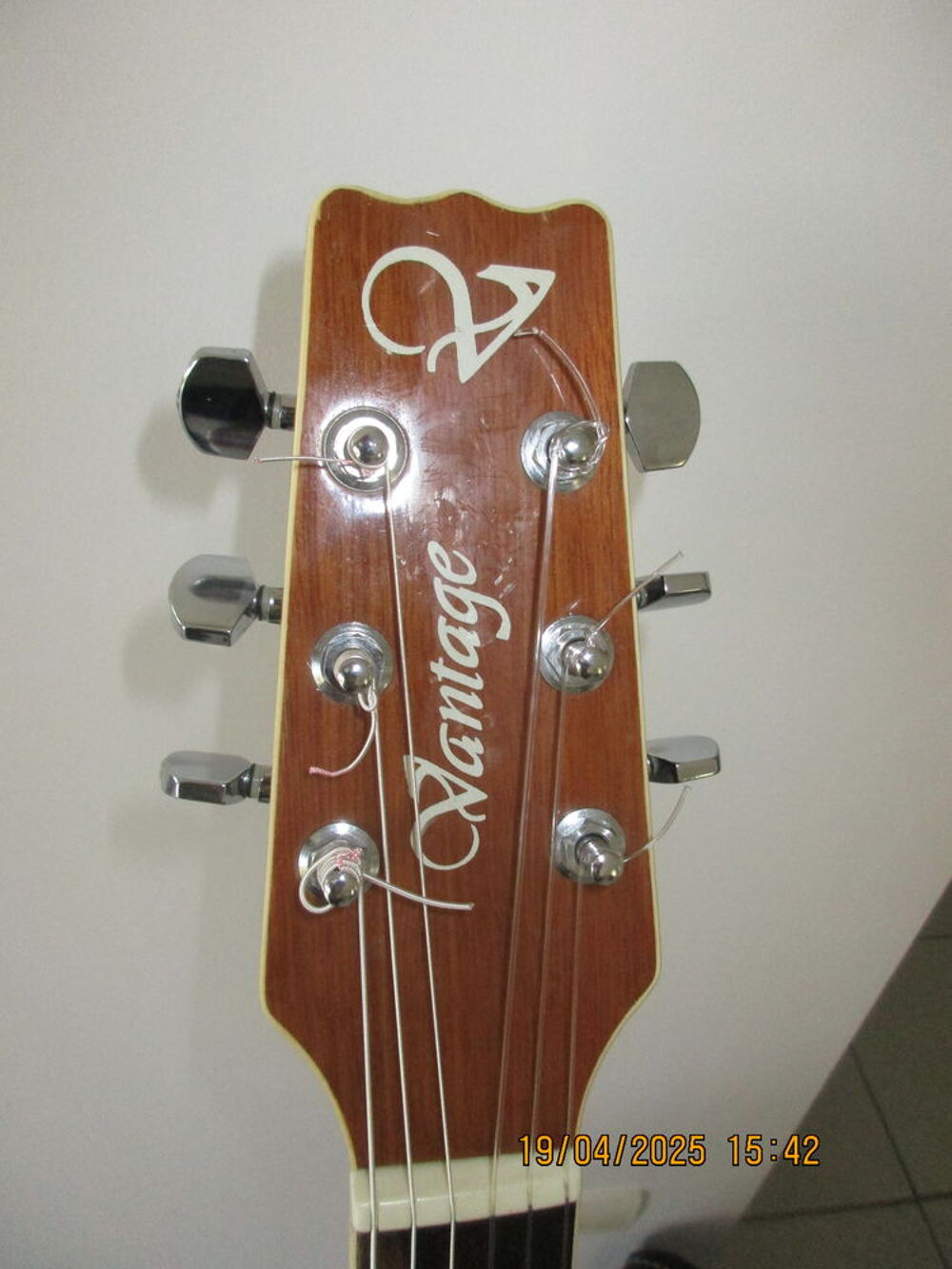 Guitare &eacute;lectro-acoustique VANTAGE VS-35 CE
Instruments de musique