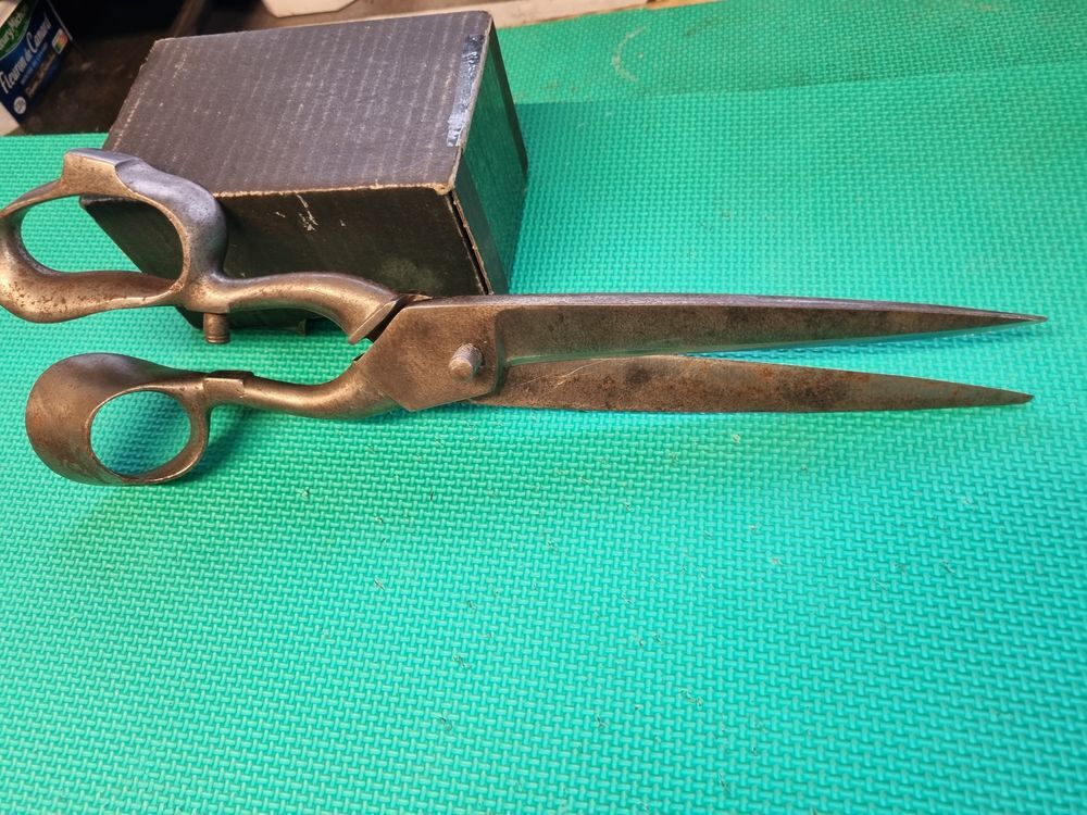 Ciseau tapissier Bricolage