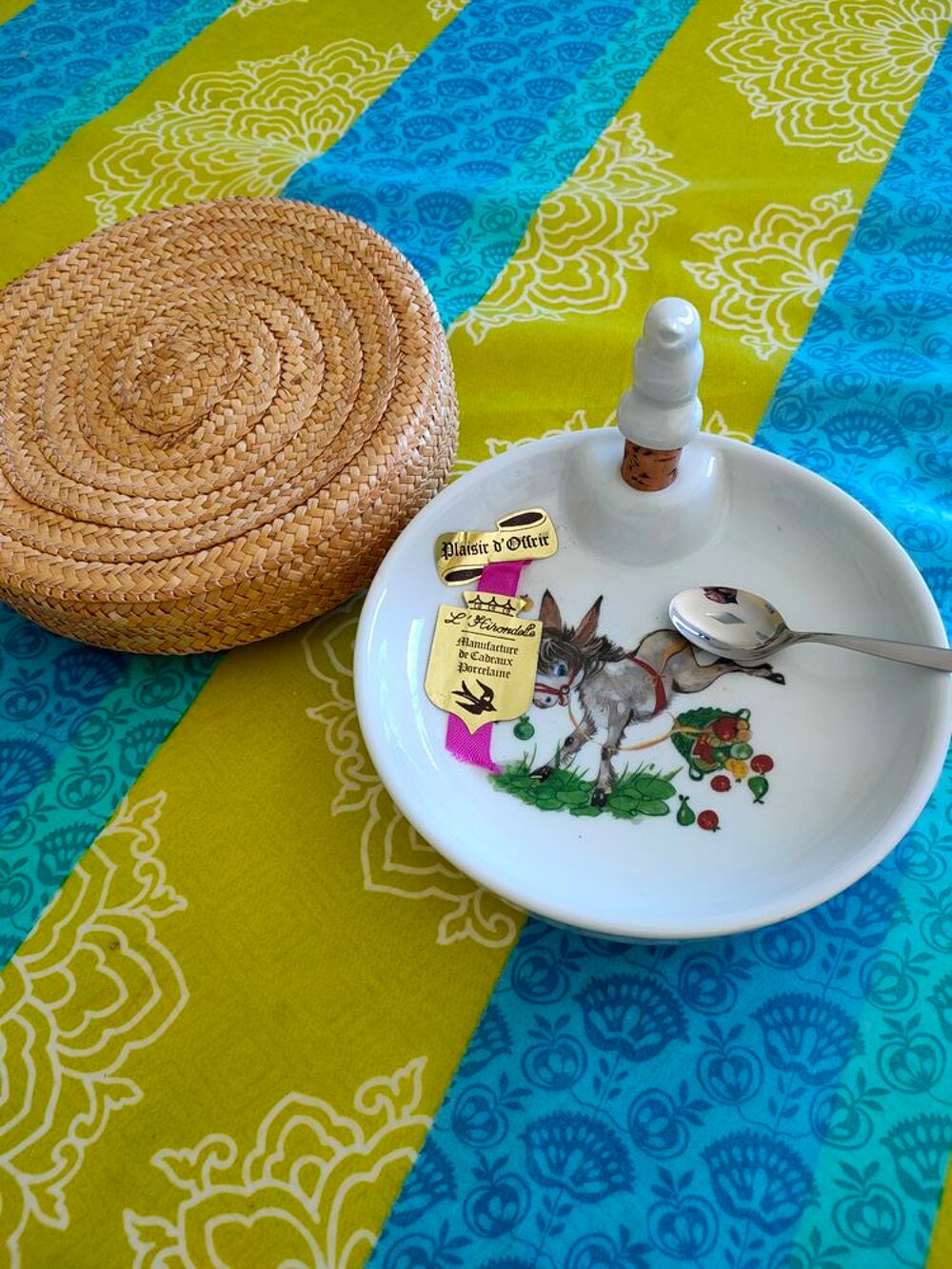 Assiettes avec coffret en osier
5 ensembles diff&eacute;rents Cuisine