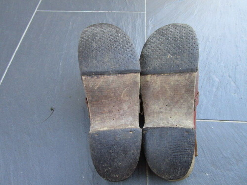 VIEILLE PAIRE DE SABOT BOIS 
