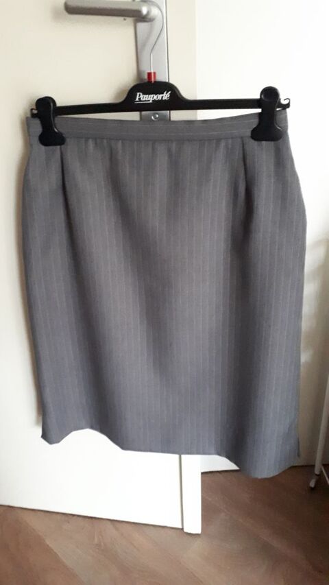 JUPE NEUVE COUTURIERE 15 Versailles (78)