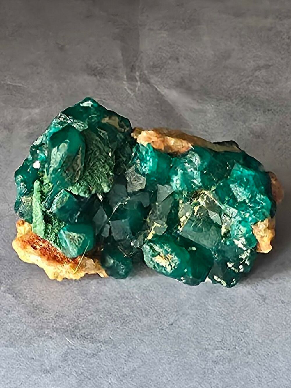Dioptase Cristallis&eacute;e sur Matrice-Splendide Vert Emeraude du Katanga (10g) 