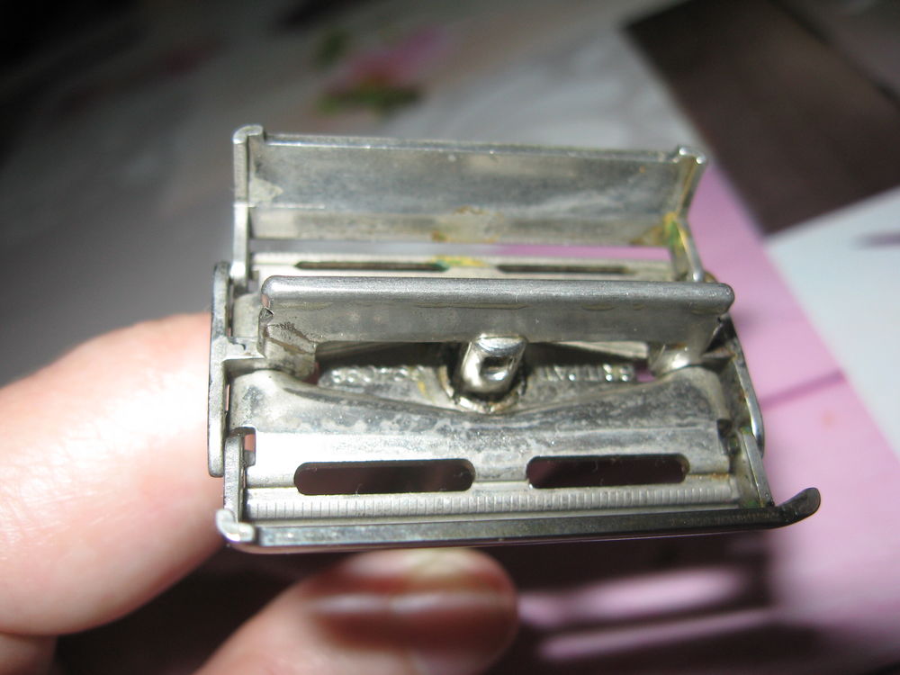 2 anciens rasoirs Gillette 