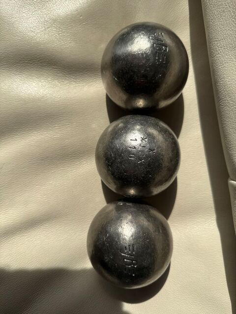 Boules de pétanque de marque XJBX triplette 75/710 
130 Gravigny (27)