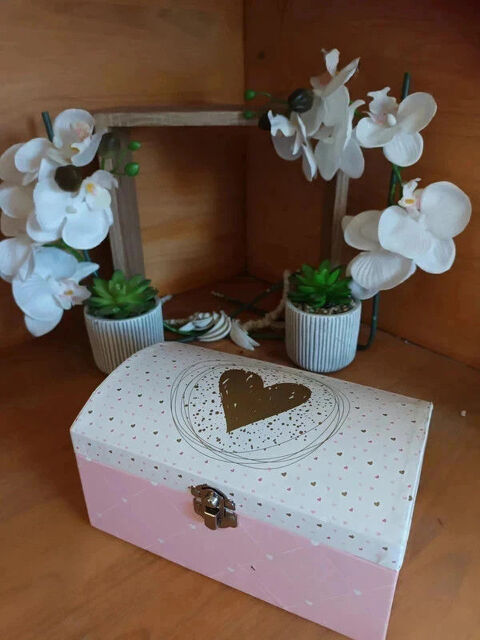 Bo�te � bijoux neuve mais Un accroc voir derni�re photo 5 Ollioules (83)