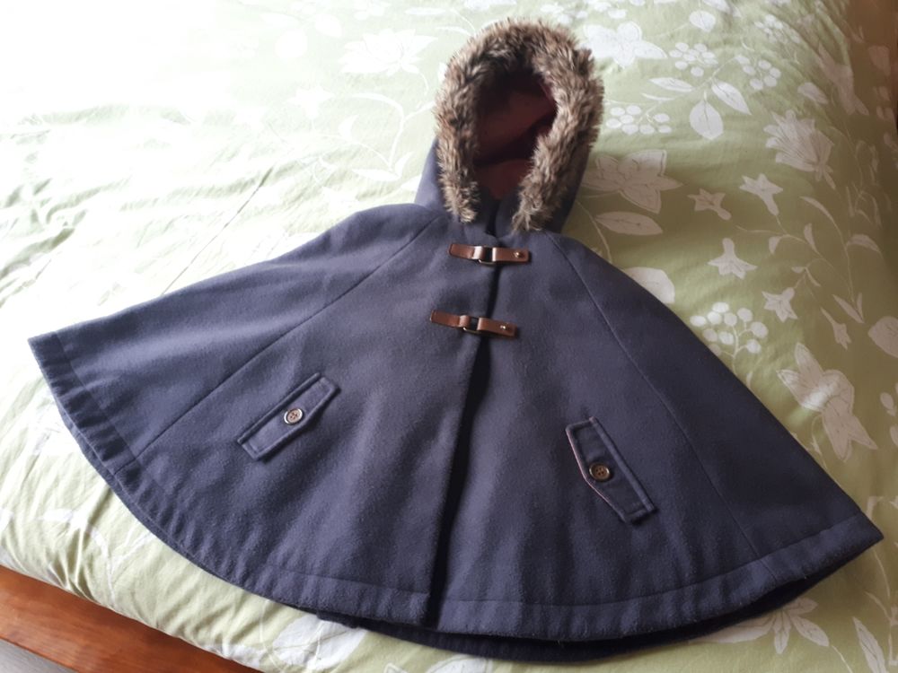 Manteau cape avec capuche 3 ans - EXCELLENT &Eacute;TAT Vtements enfants