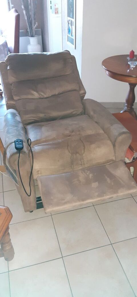 FAUTEUIL RELEVEUR ELECTRIQUE 120 Saint-Sulpice-les-Feuilles (87)