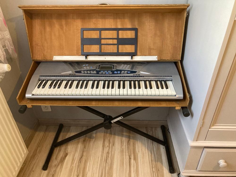 Clavier &eacute;lectronique BONTEMPI Mod PM 747 ave Instruments de musique