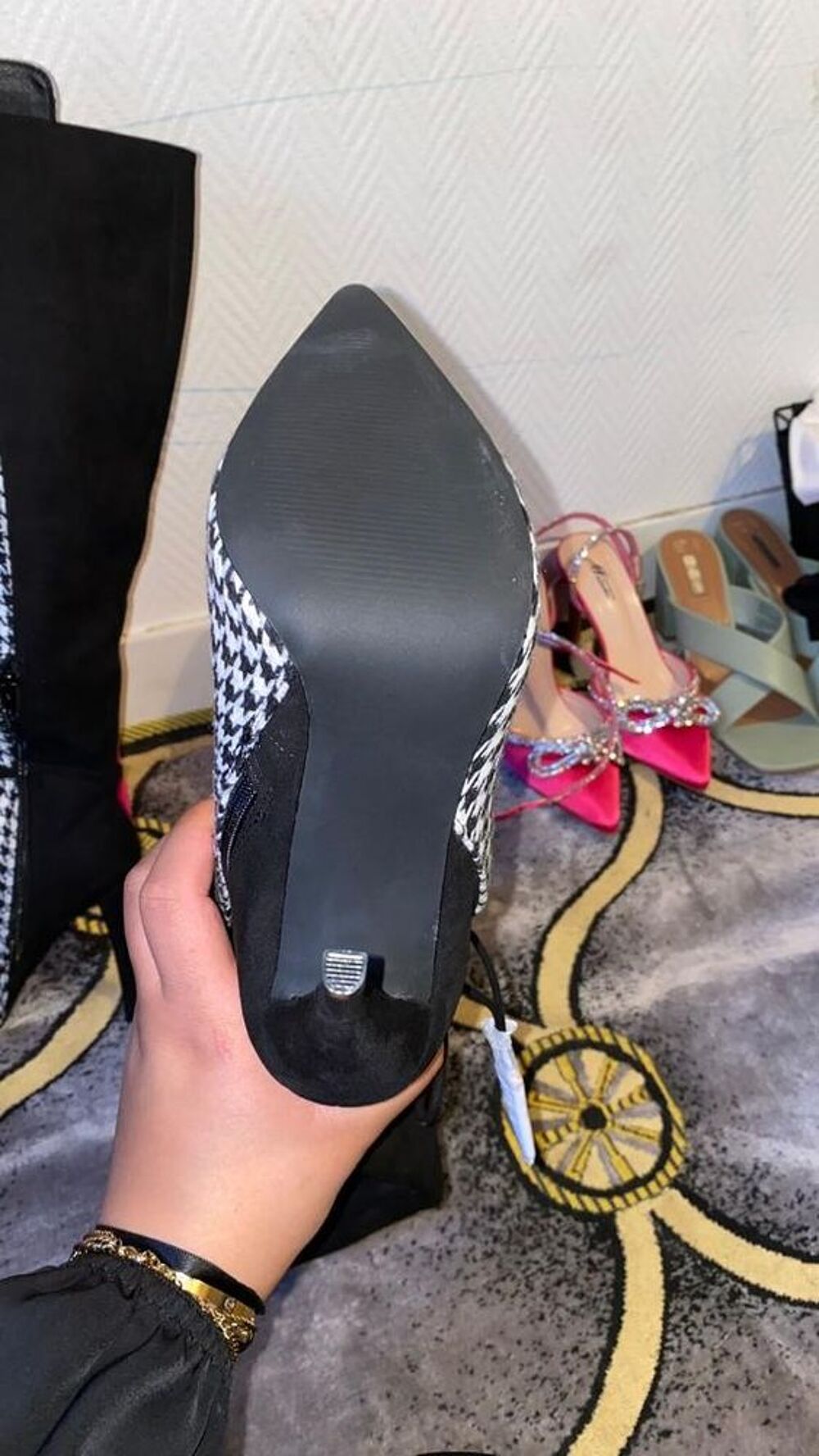 bottes hautes noirs et blancs Chaussures