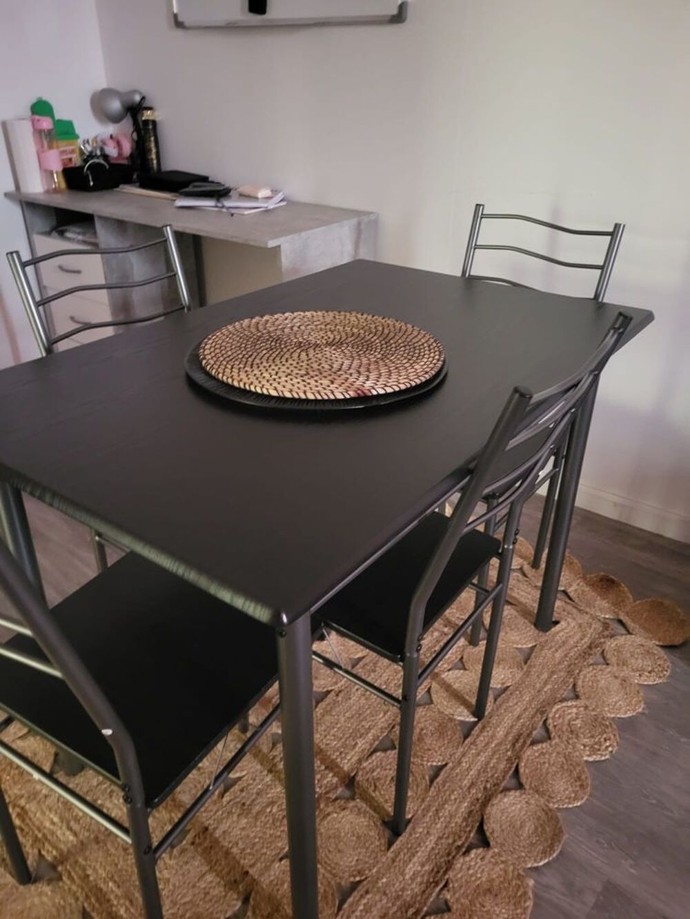 Table &agrave; manger noir et 4 chaises Meubles