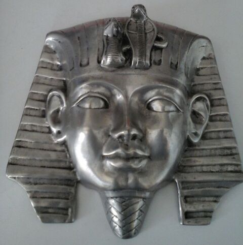 Masques Néfertiti et Toutankhamon en étain massif 198 Istres (13)