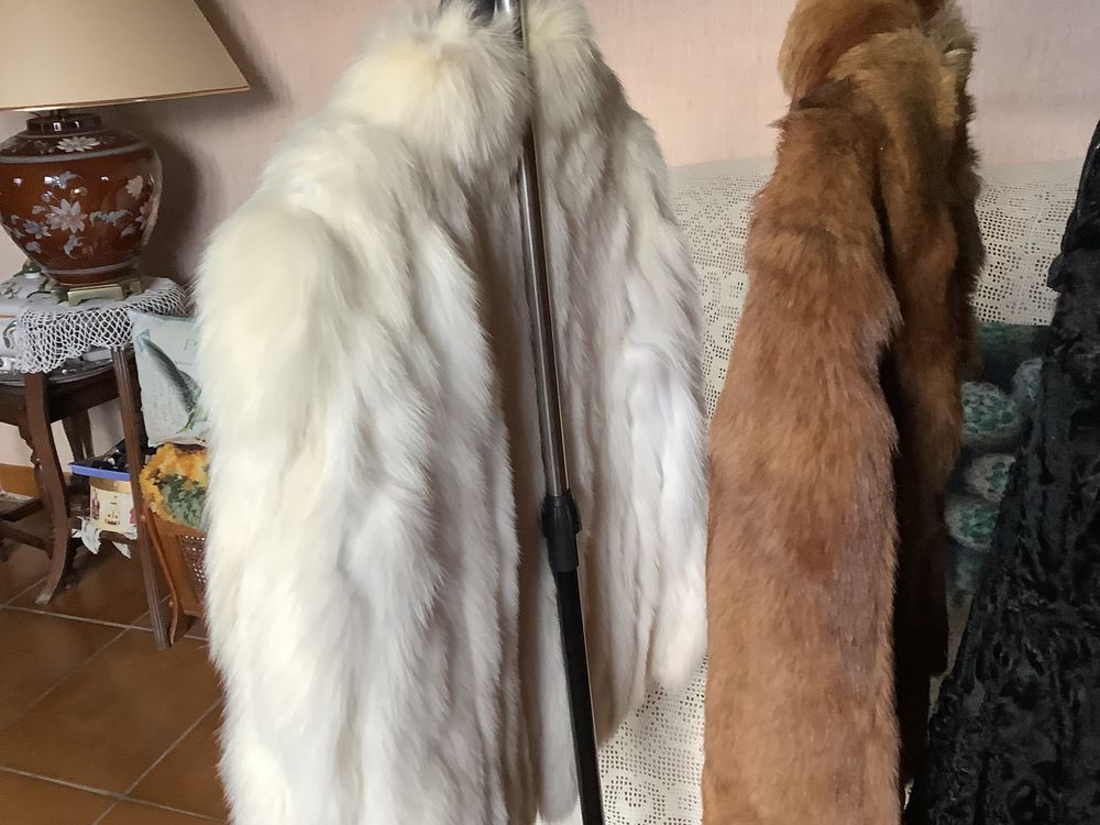 A vendre v&ecirc;tements de fourrures tr&egrave;s bon &eacute;tat .
Vêtements