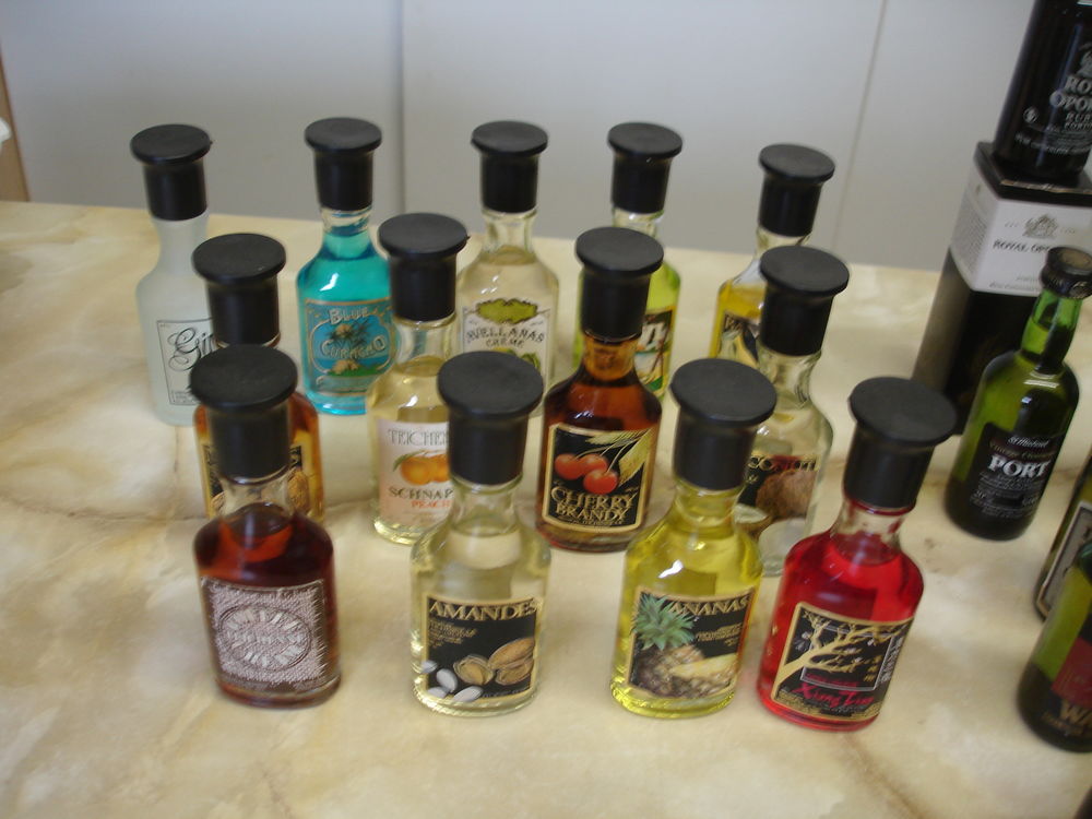 Bouteilles mignonnettes scell&eacute;es collection 