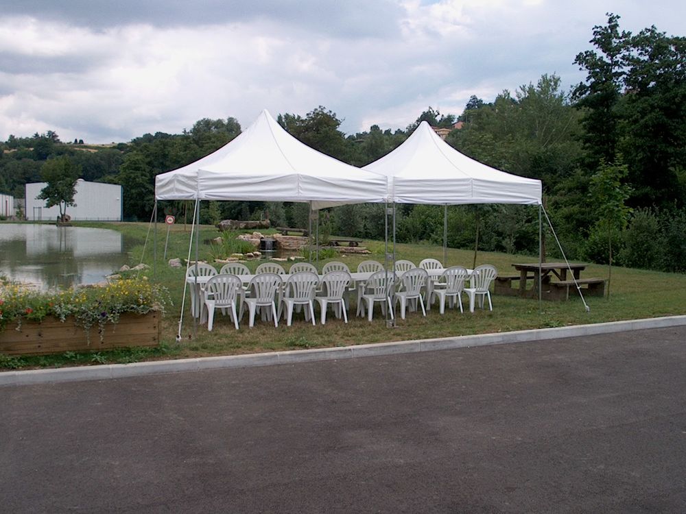 Tables Garden PVC blanches. Jardin