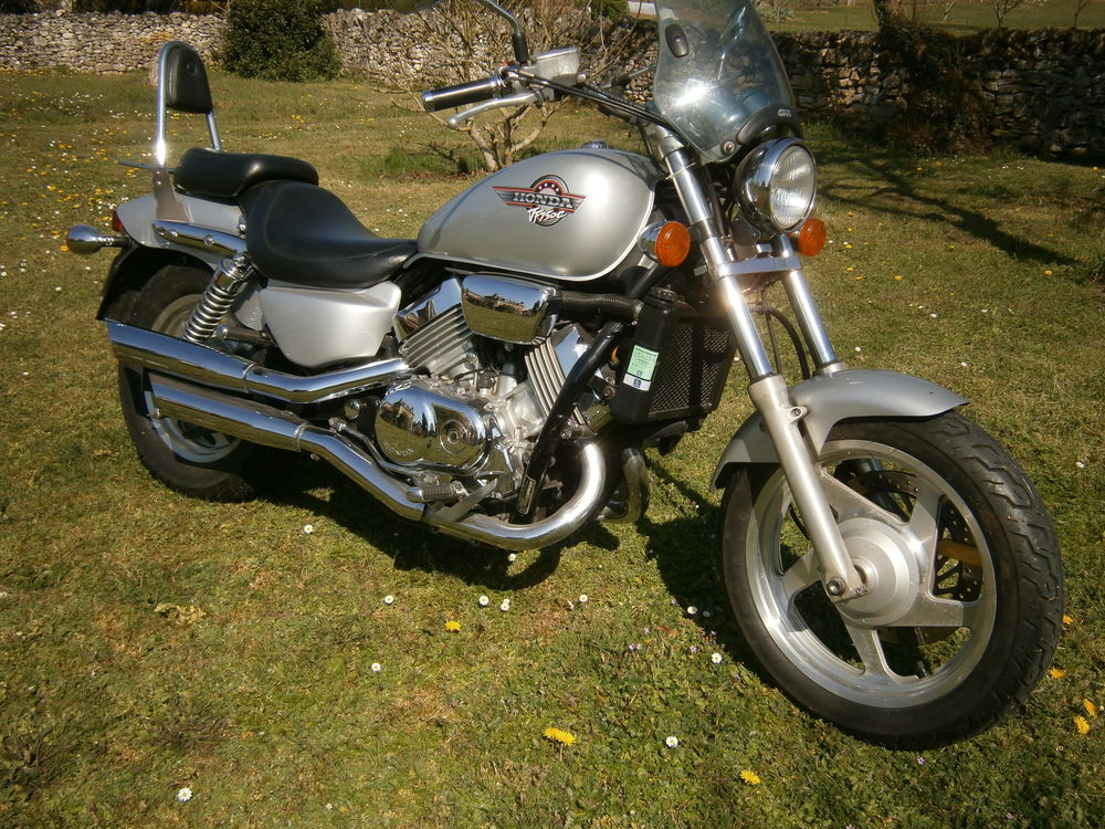 HONDA 1996 occasion 86310 Saint-Germain