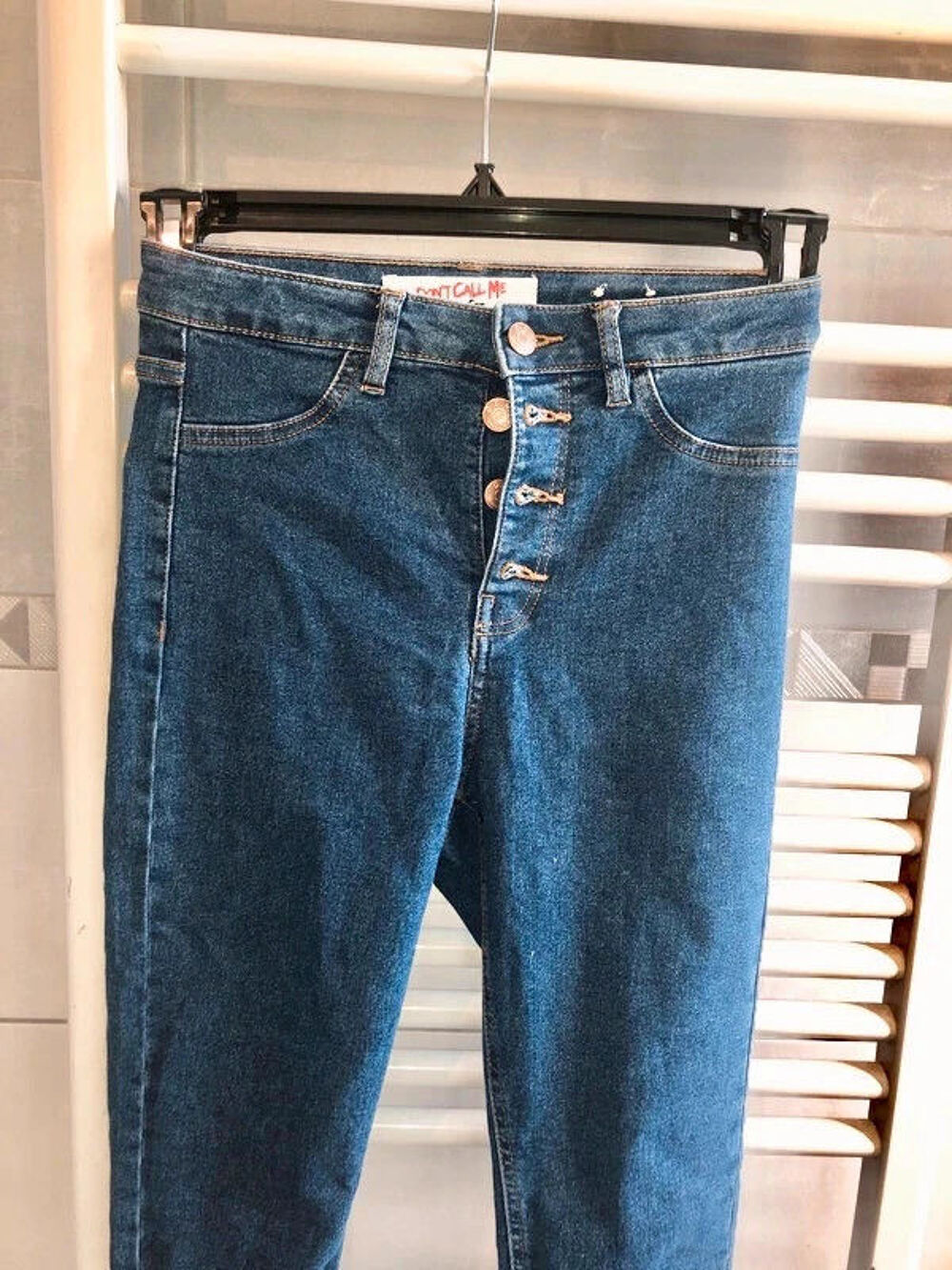 Jeans taille haute Jennyfer taille 36 en tbe &agrave; 10 euros
Vêtements